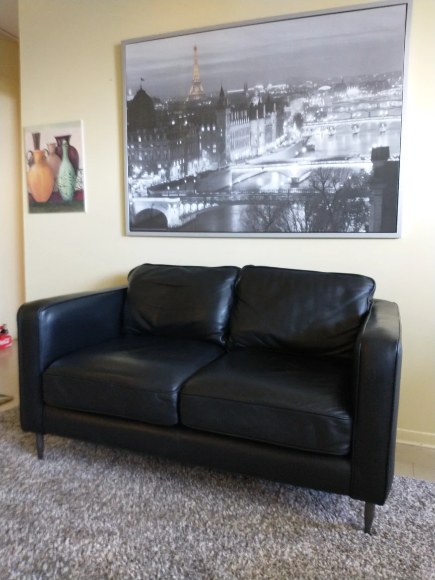 Comfy Leather couch in excellent condition $200 - photo 3