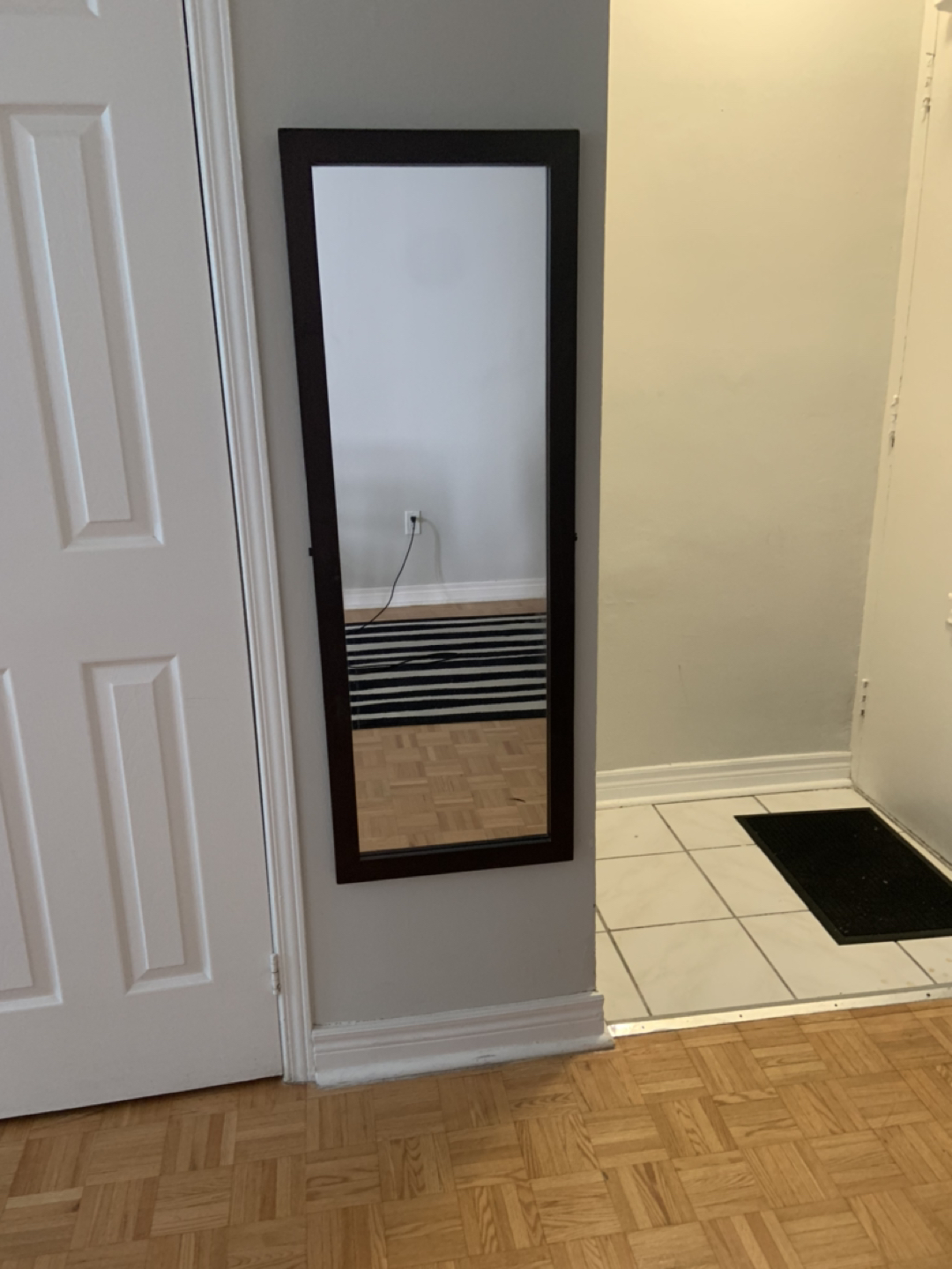 Hanging mirror thumbnail