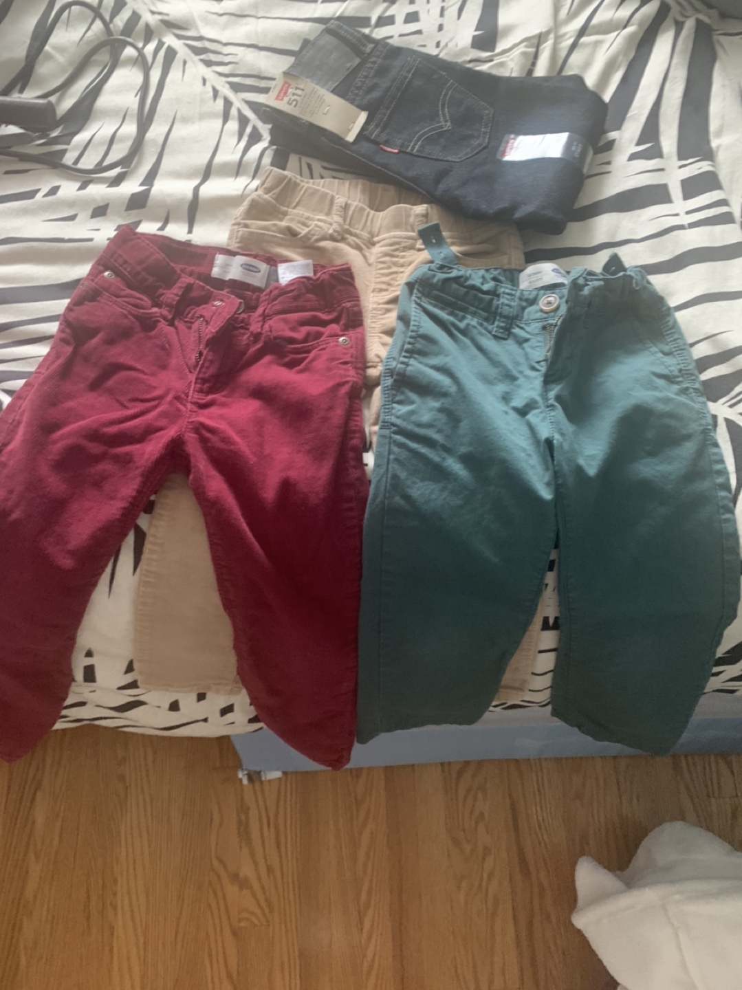 Boys pants size 4T  thumbnail