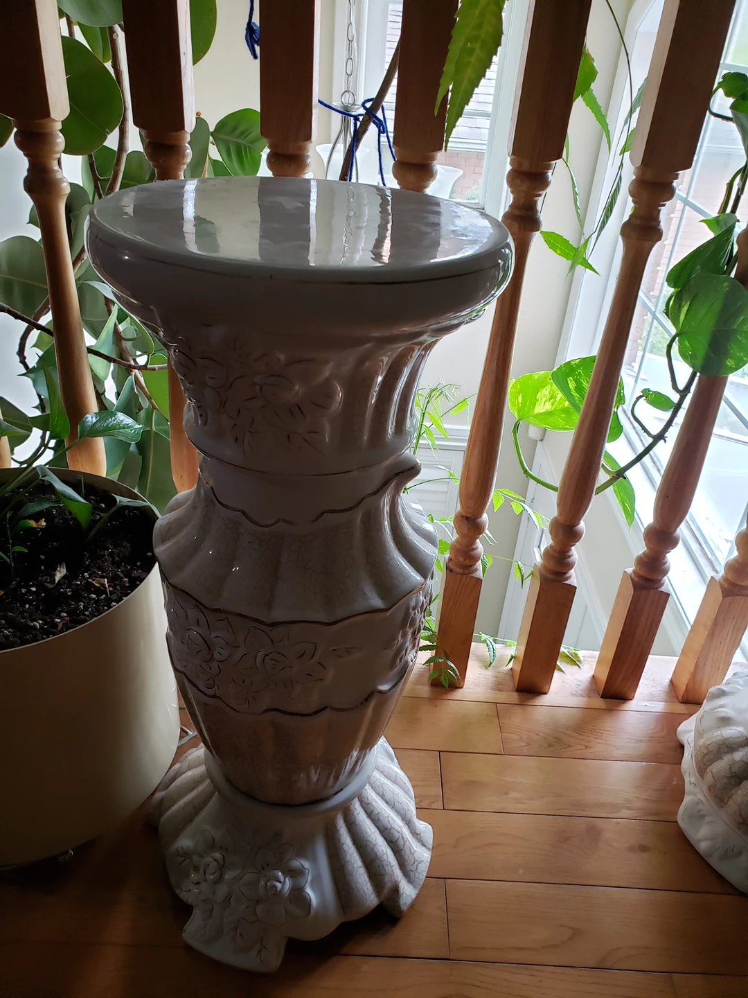 white pot stand