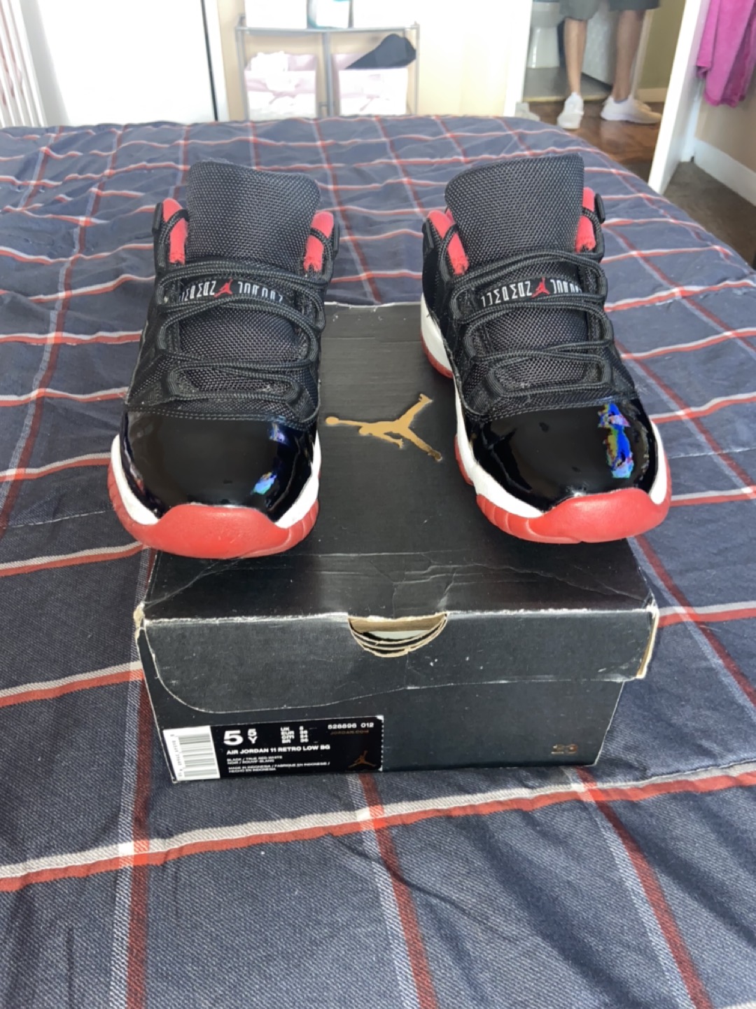 Air Jordan retro 11 lows size 5.5 - photo 2