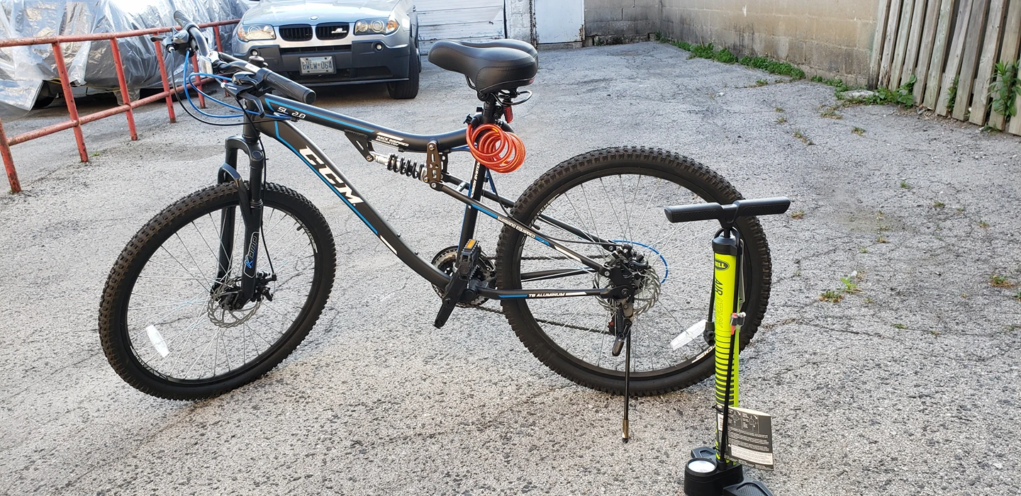 CCM Mountain bike 26 in great conditions like new with air pimp