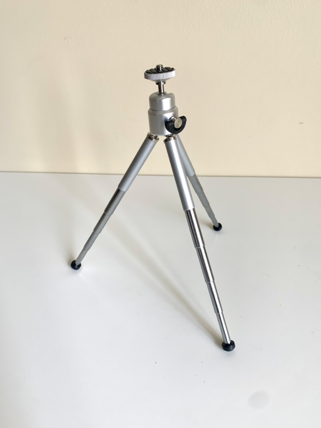 Brand New Cameron Lightweight Mini Tripod - photo 2