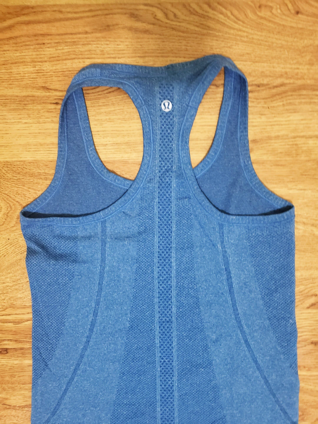 lululemon, marc by marc jacobs, guess and H&M Summer tops image indicator(6)