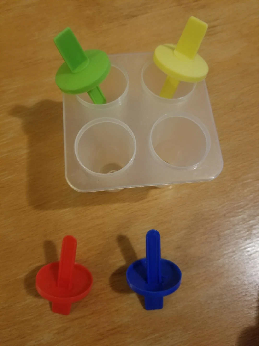 Popsicle maker for freezer,  makes 4 at a time - photo 2