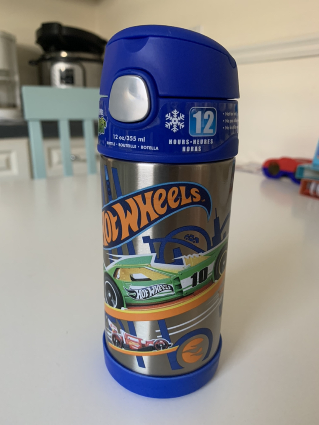 Brand new kids Hot Wheels thermos water bottle, 12oz 355ml.