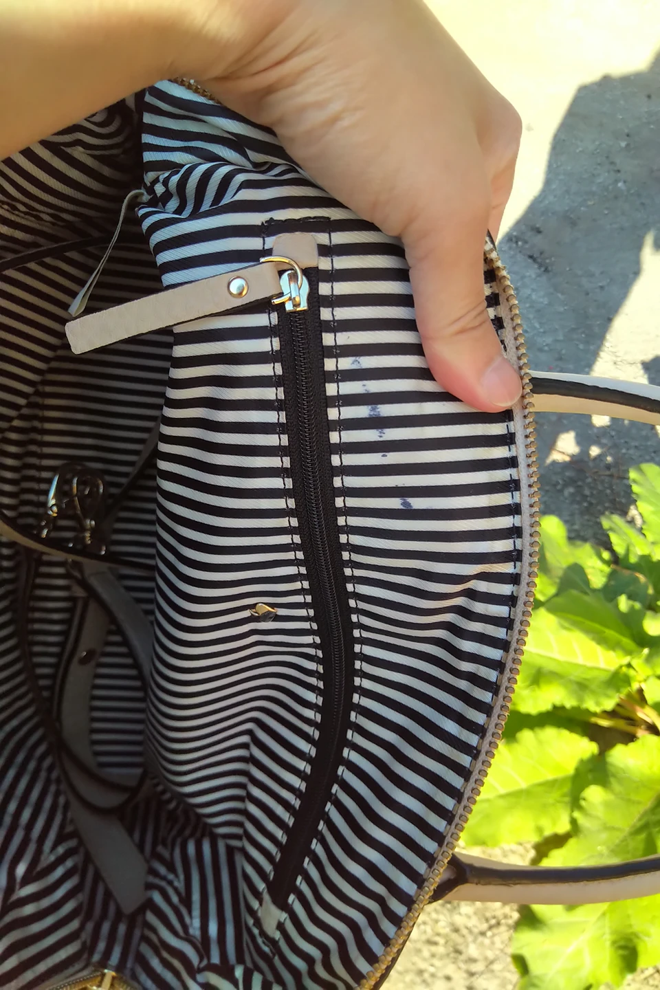 Kate Spade purse image indicator(6)