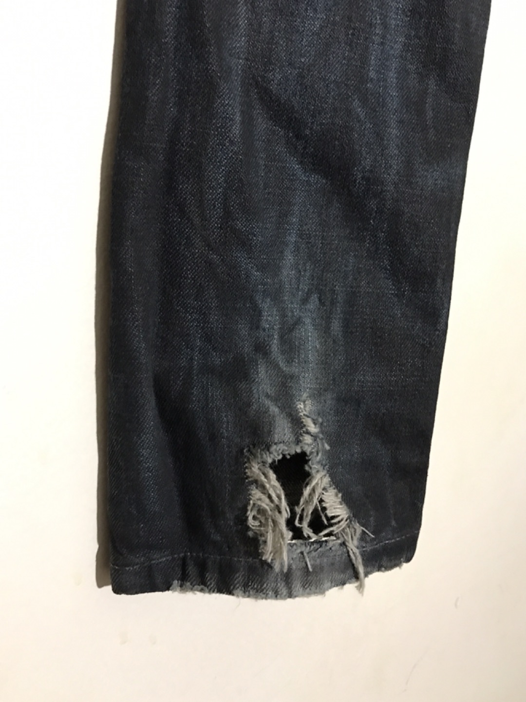 Adele Fado original distressed jeans image indicator(9)