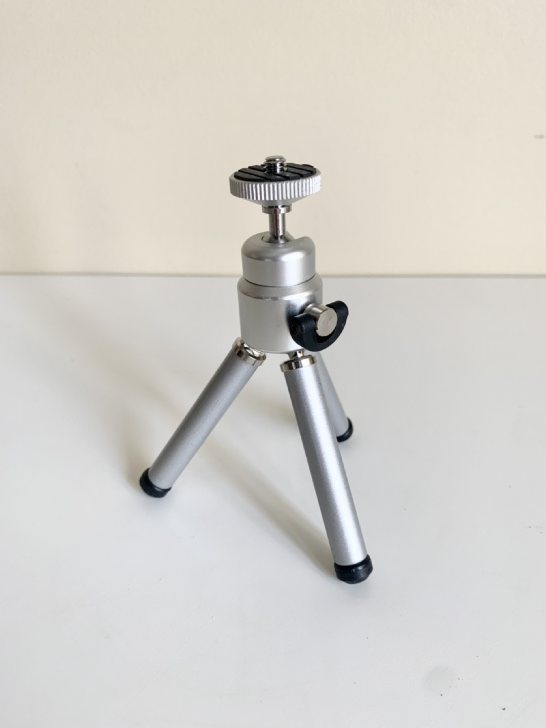 Brand New Cameron Lightweight Mini Tripod