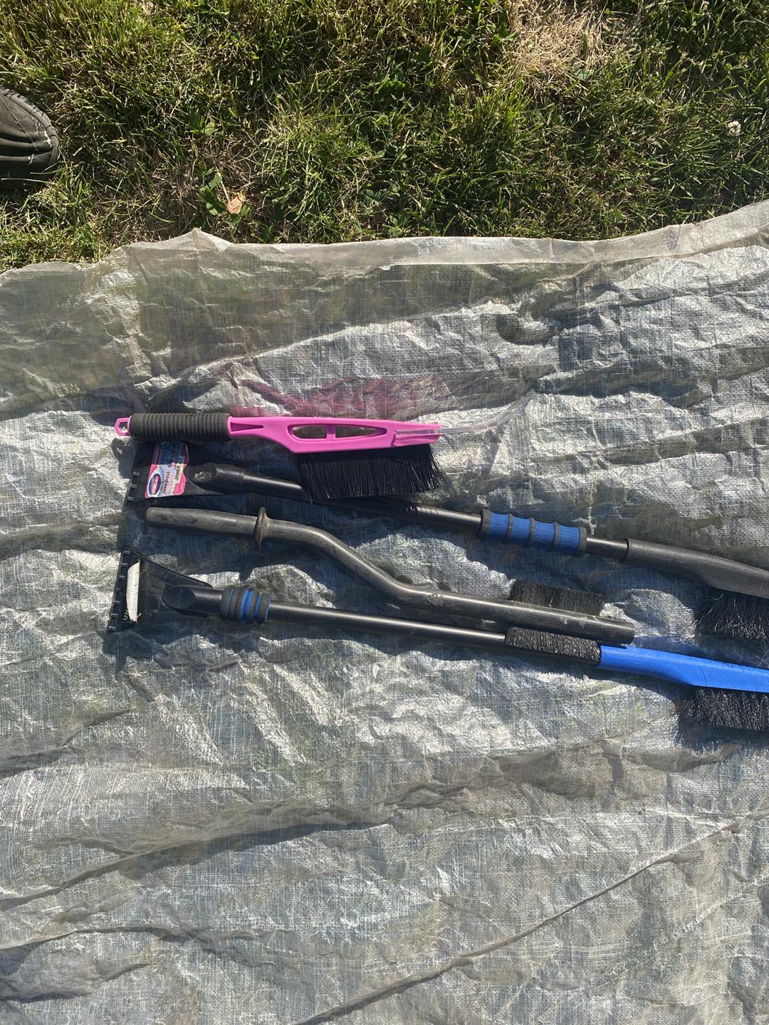 Windscreen cleaners(scrapper + brush image indicator(2)