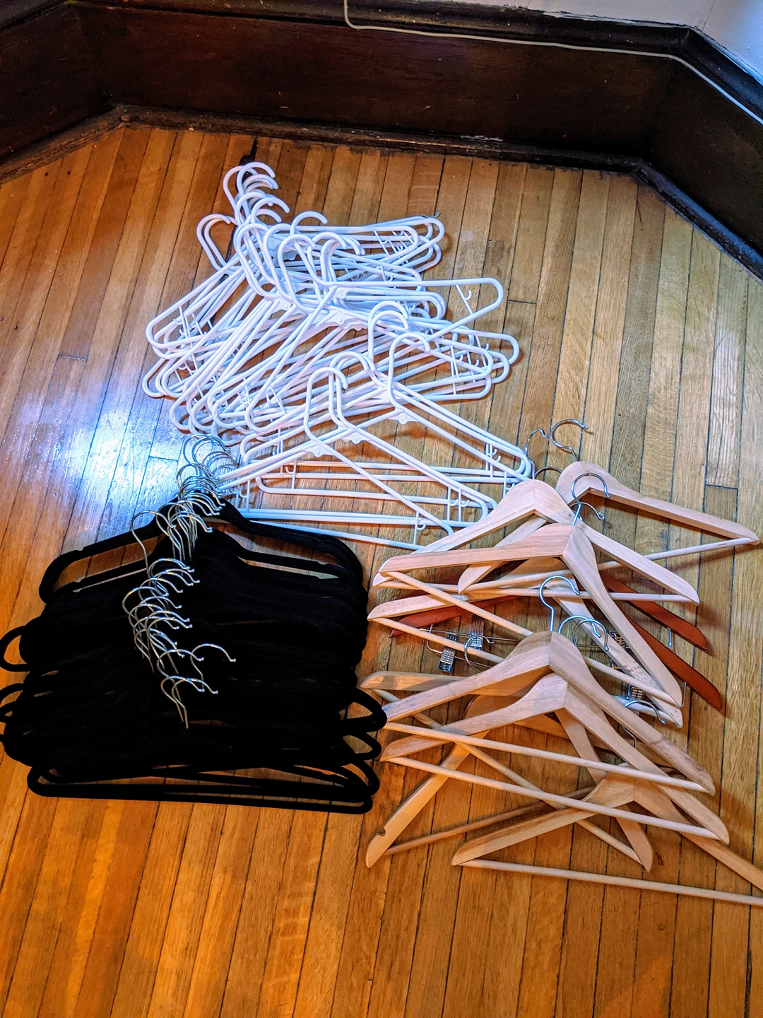 Hangers (felt, plastic, wood) thumbnail
