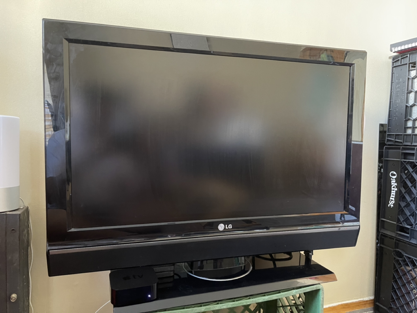 TV LG 32” Works Well - NO Remote Control  - photo 2