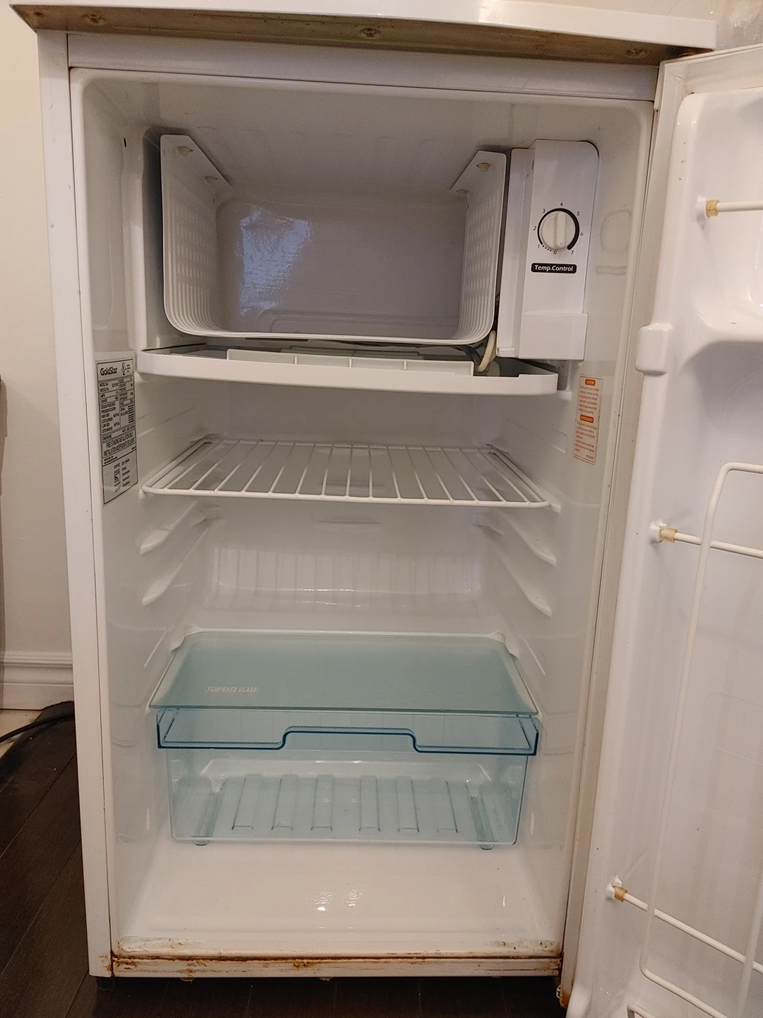 GoldStar Mini Fridge - photo 2