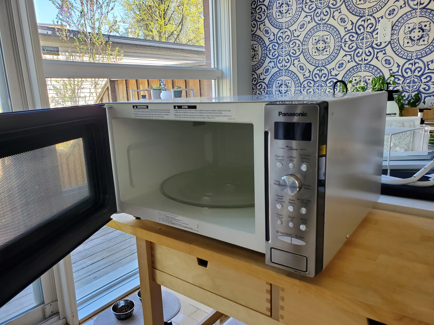 Panasonic Microwave Cyclone Inverter - photo 2