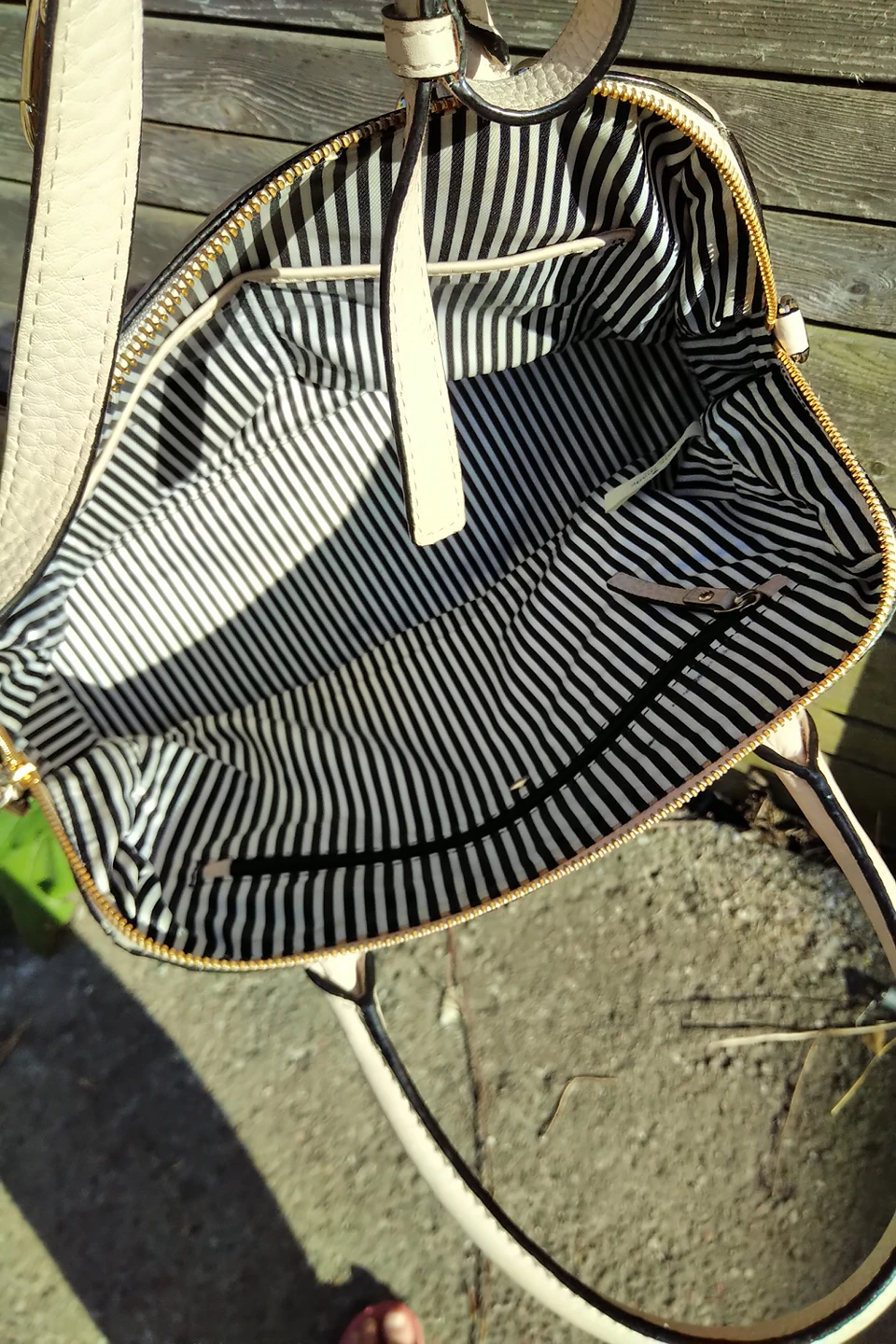 Kate Spade purse image indicator(4)