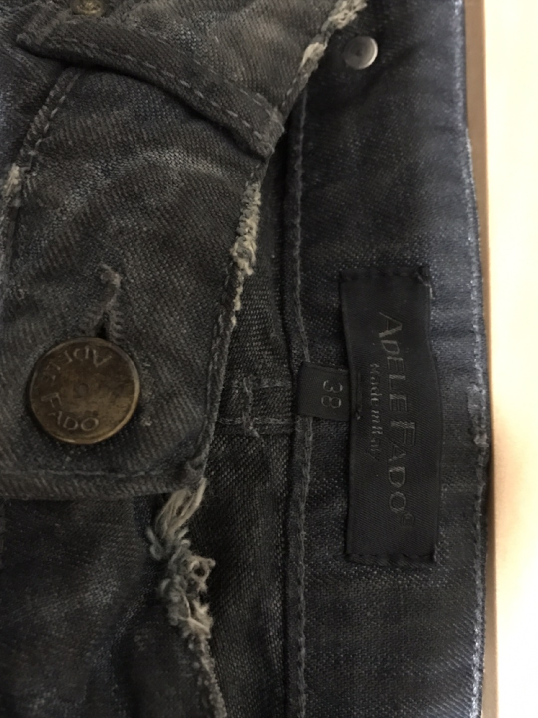 Adele Fado original distressed jeans image indicator(8)