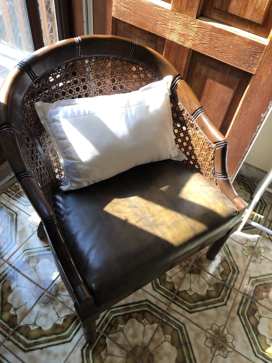 Brown chair (with pillow) image indicator(2)