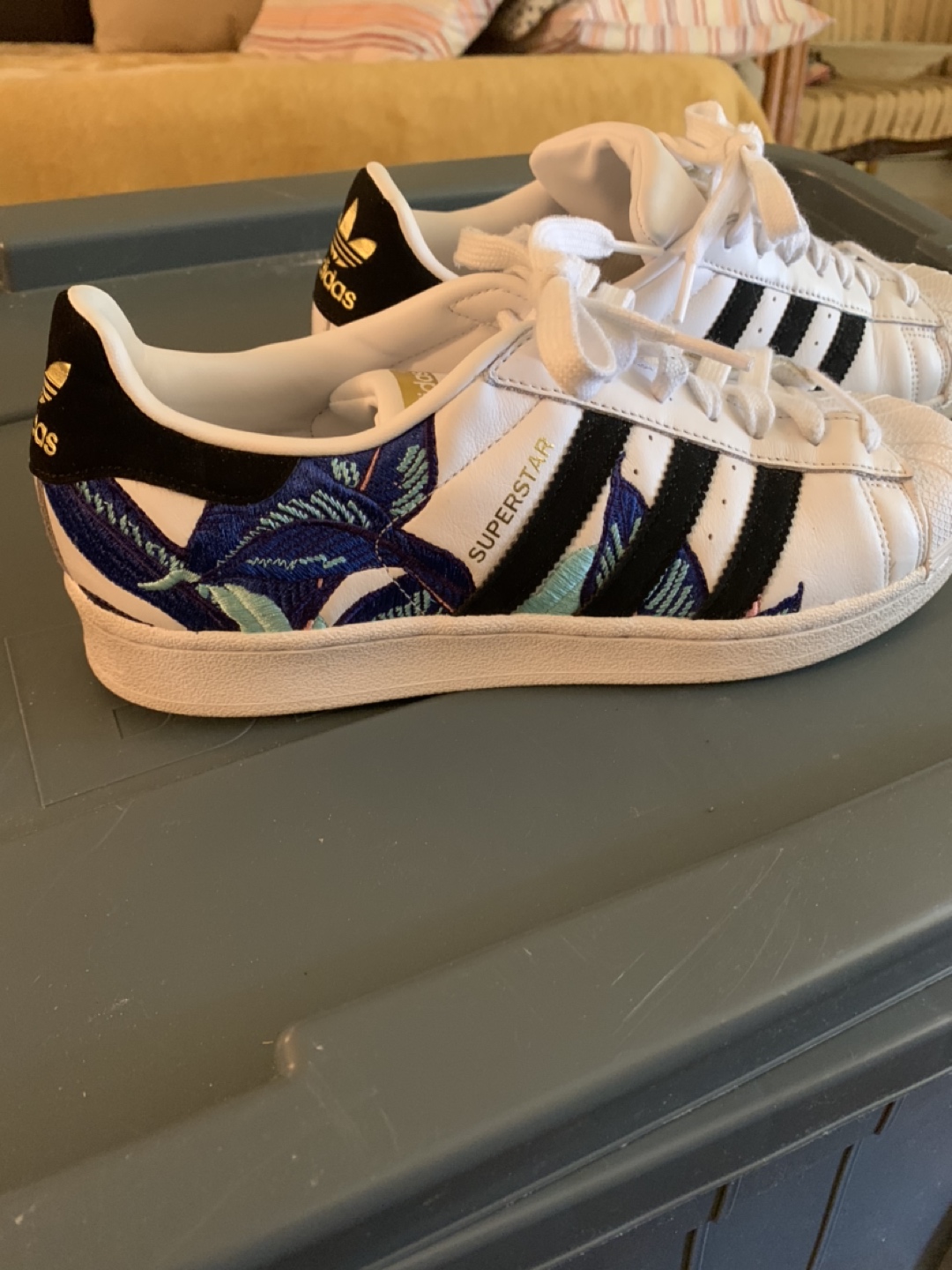 Adidas Floral Graphic Sneakers 9.5 - photo 3