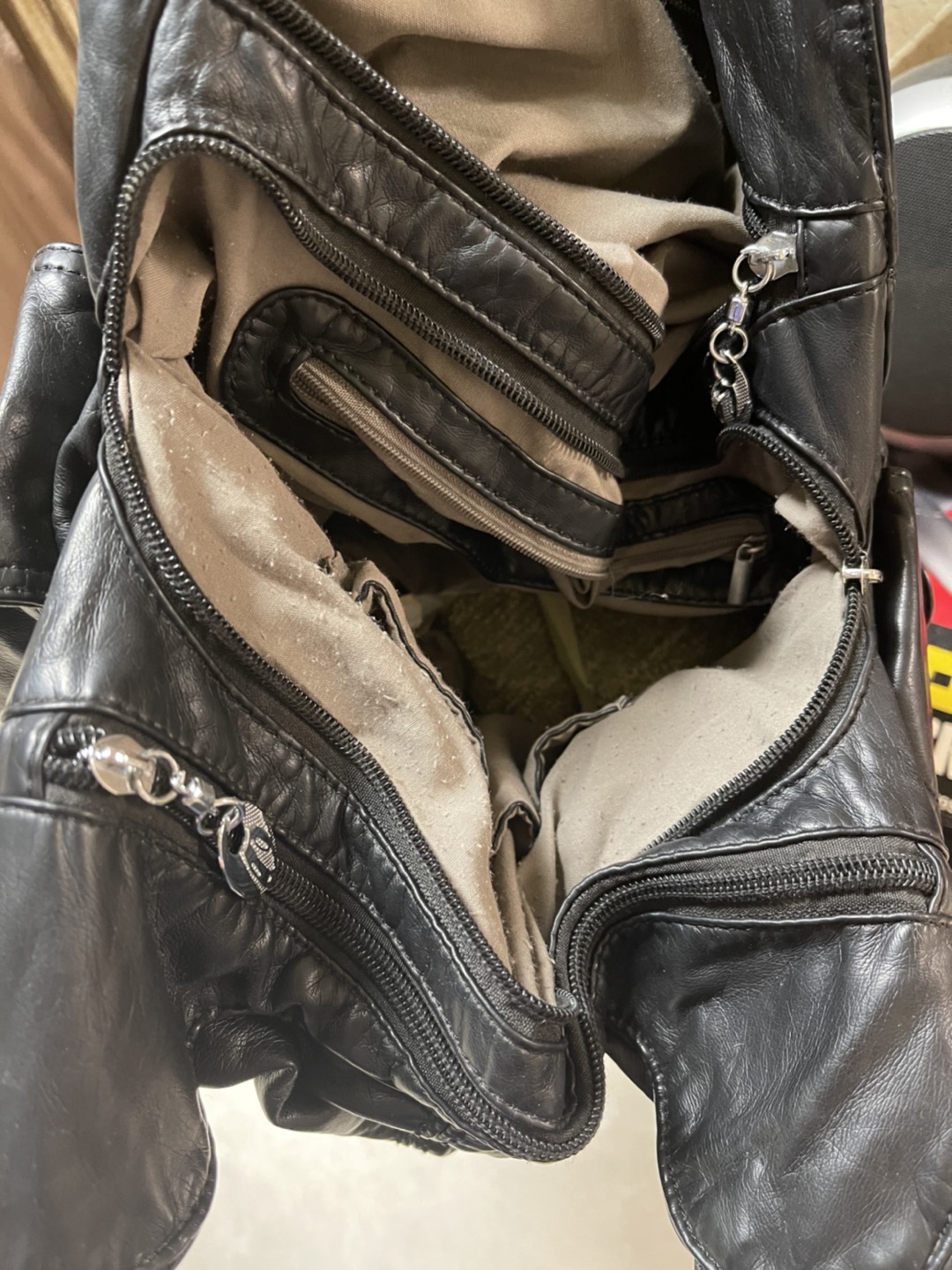 Black leather handbag  - photo 2