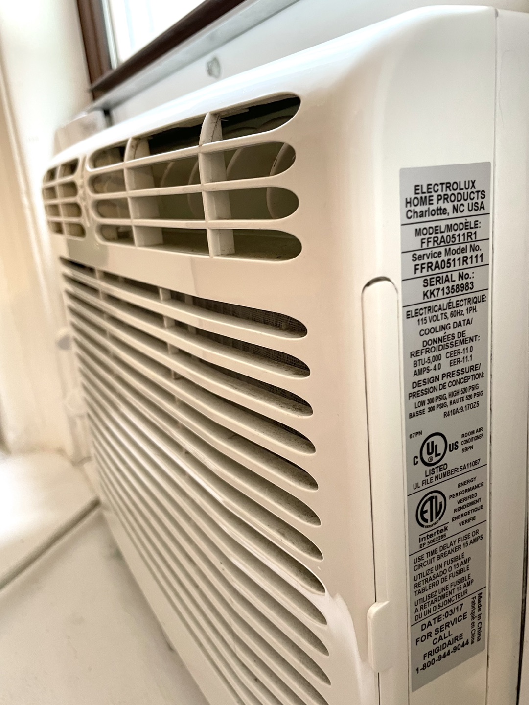 Frigidaire window AC unit - photo 4