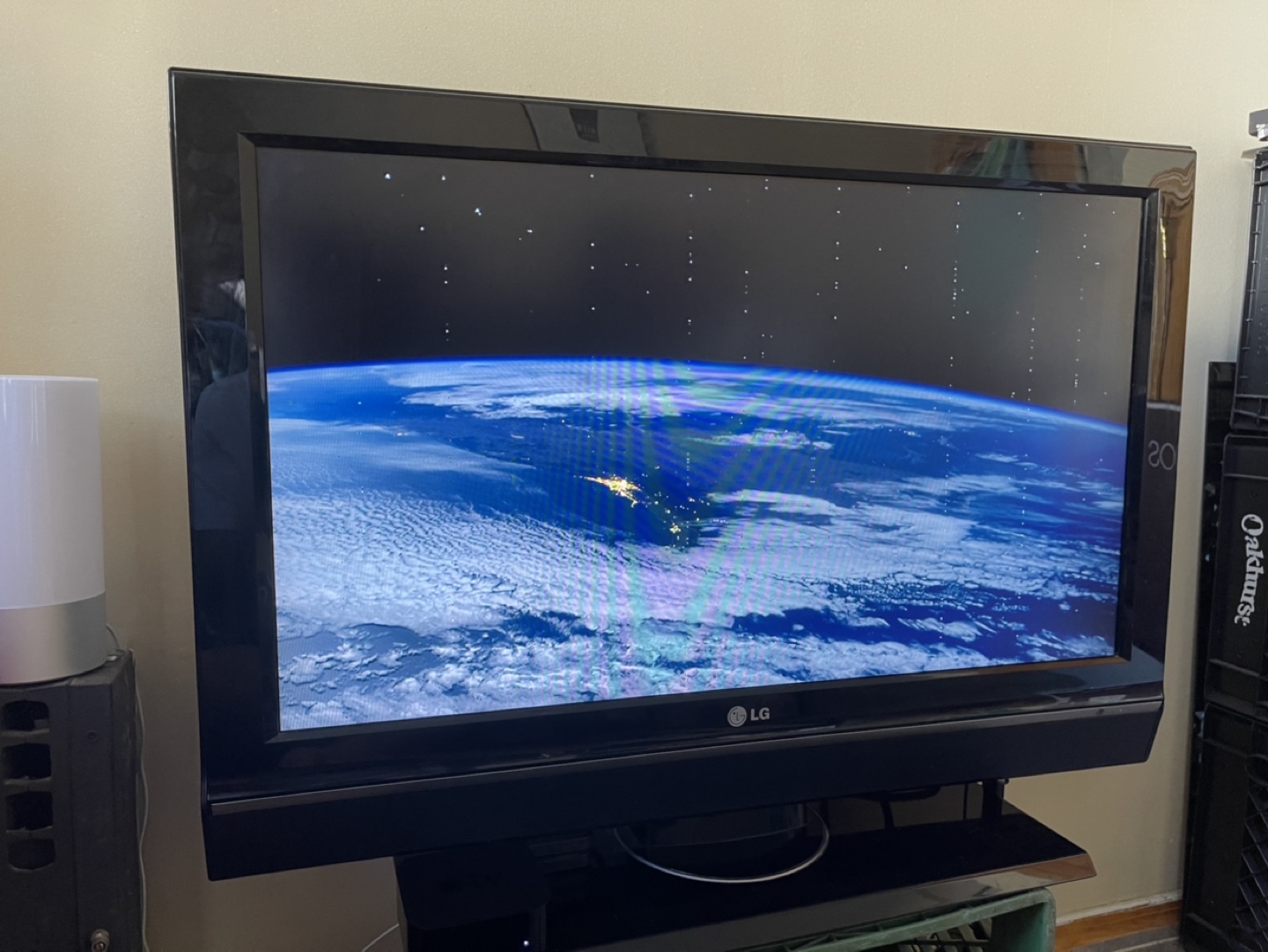 TV LG 32” Works Well - NO Remote Control 