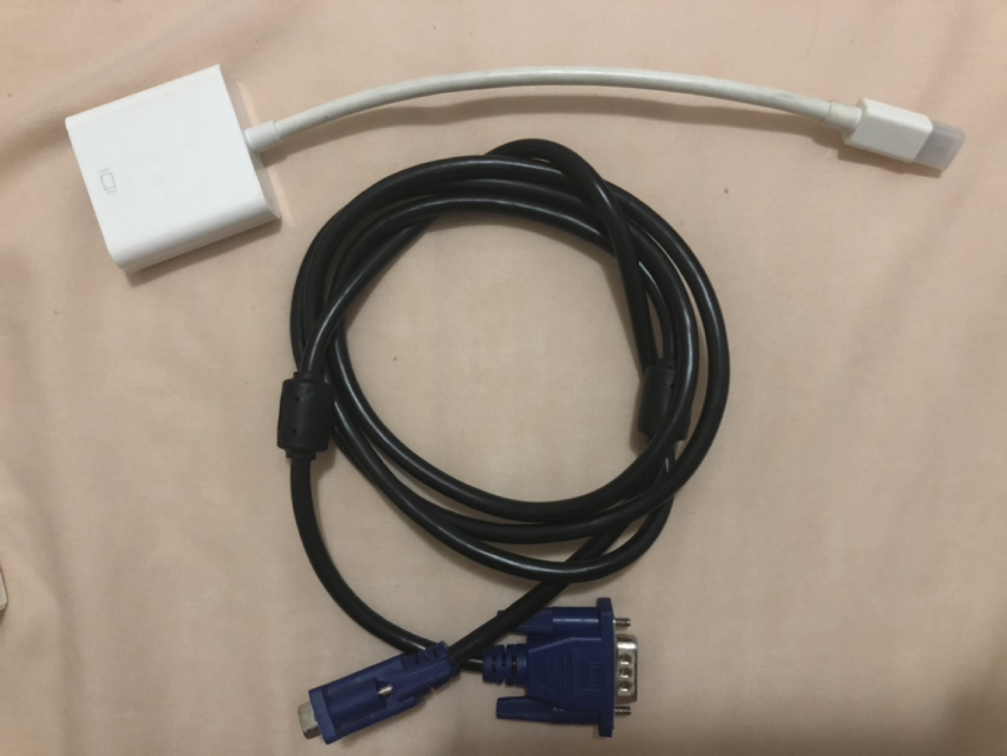Lightning Port to VGA converter thumbnail