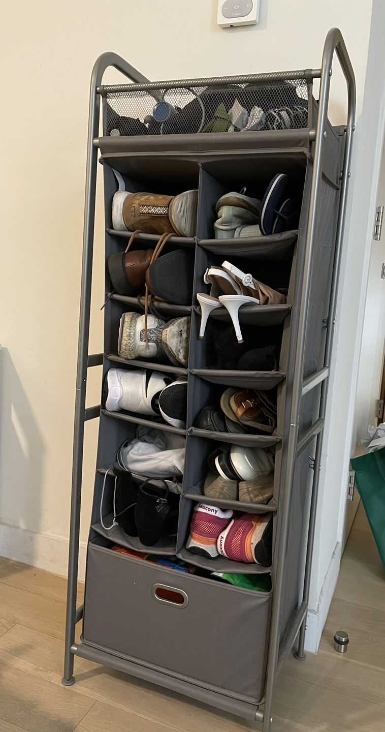 Space Efficient Shoerack - photo 2