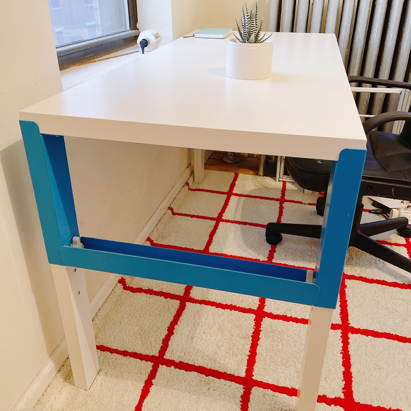 Desk/Table adjustable height like new - photo 2
