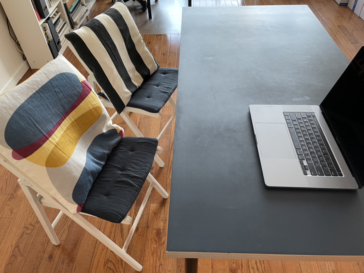 IKEA table&2chairs&FREE cushions - photo 2