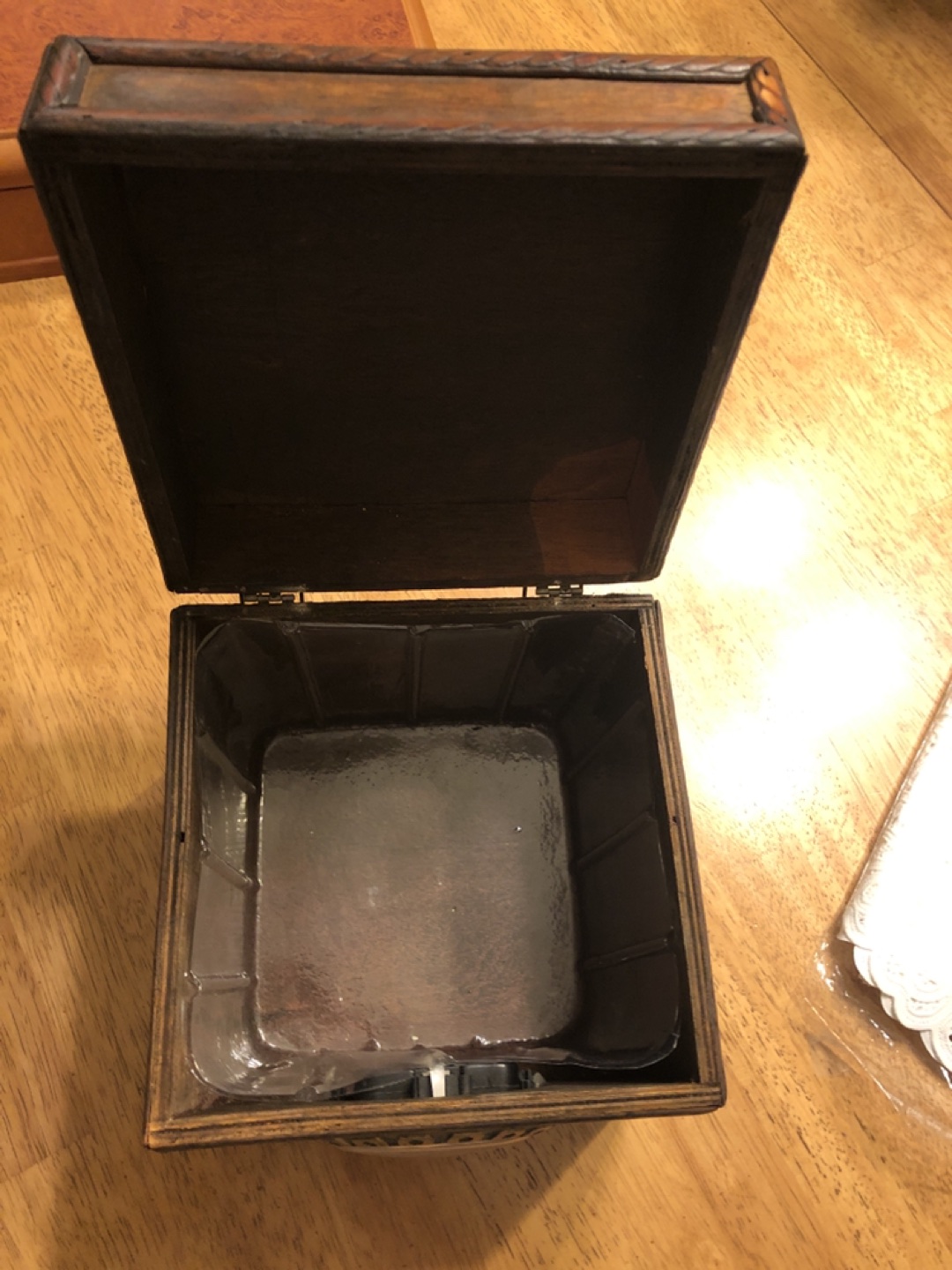 Vintage Wooden box with clock  image indicator(2)