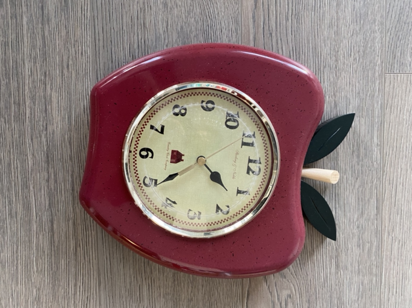 Apple shaped clock 