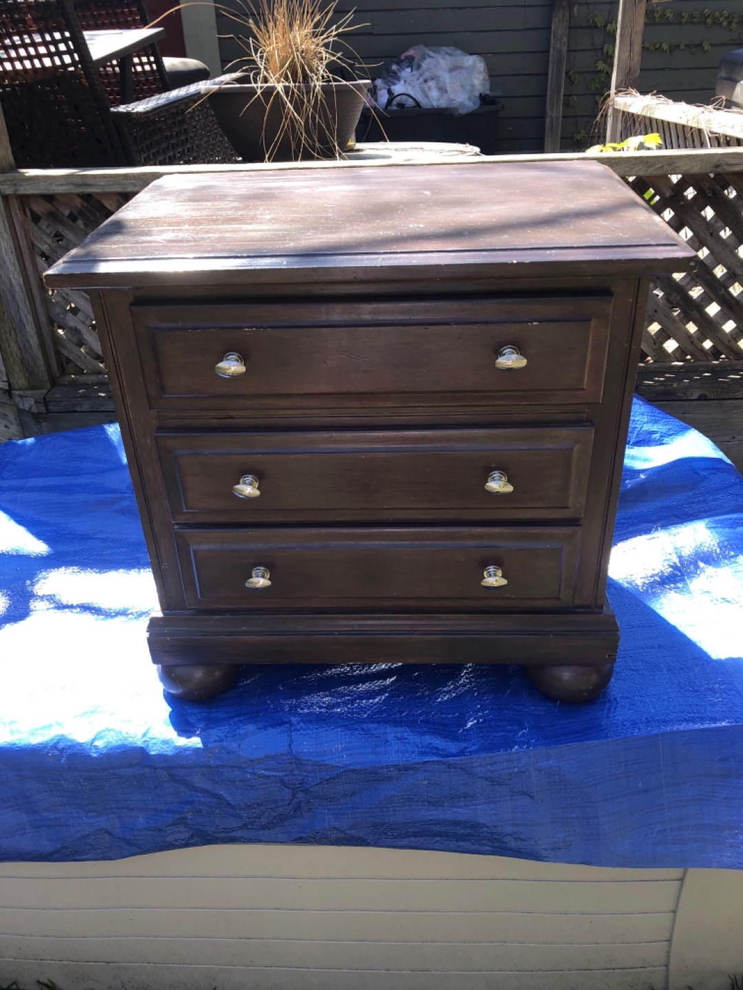 Nightstand with Cute Round Feet