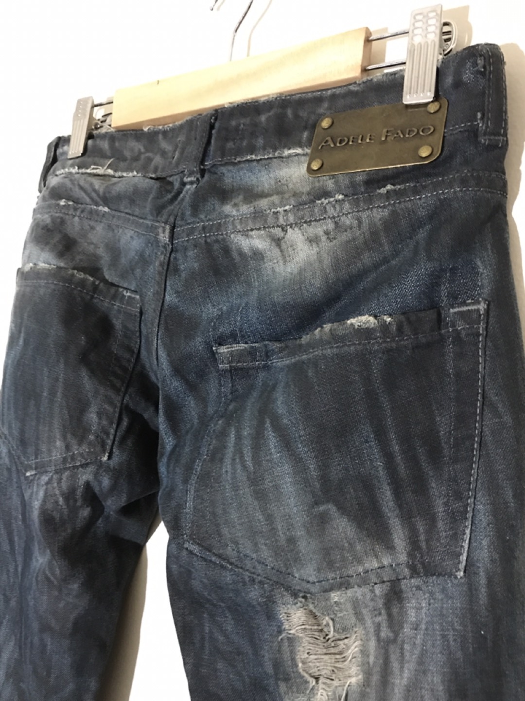 Adele Fado original distressed jeans image indicator(6)