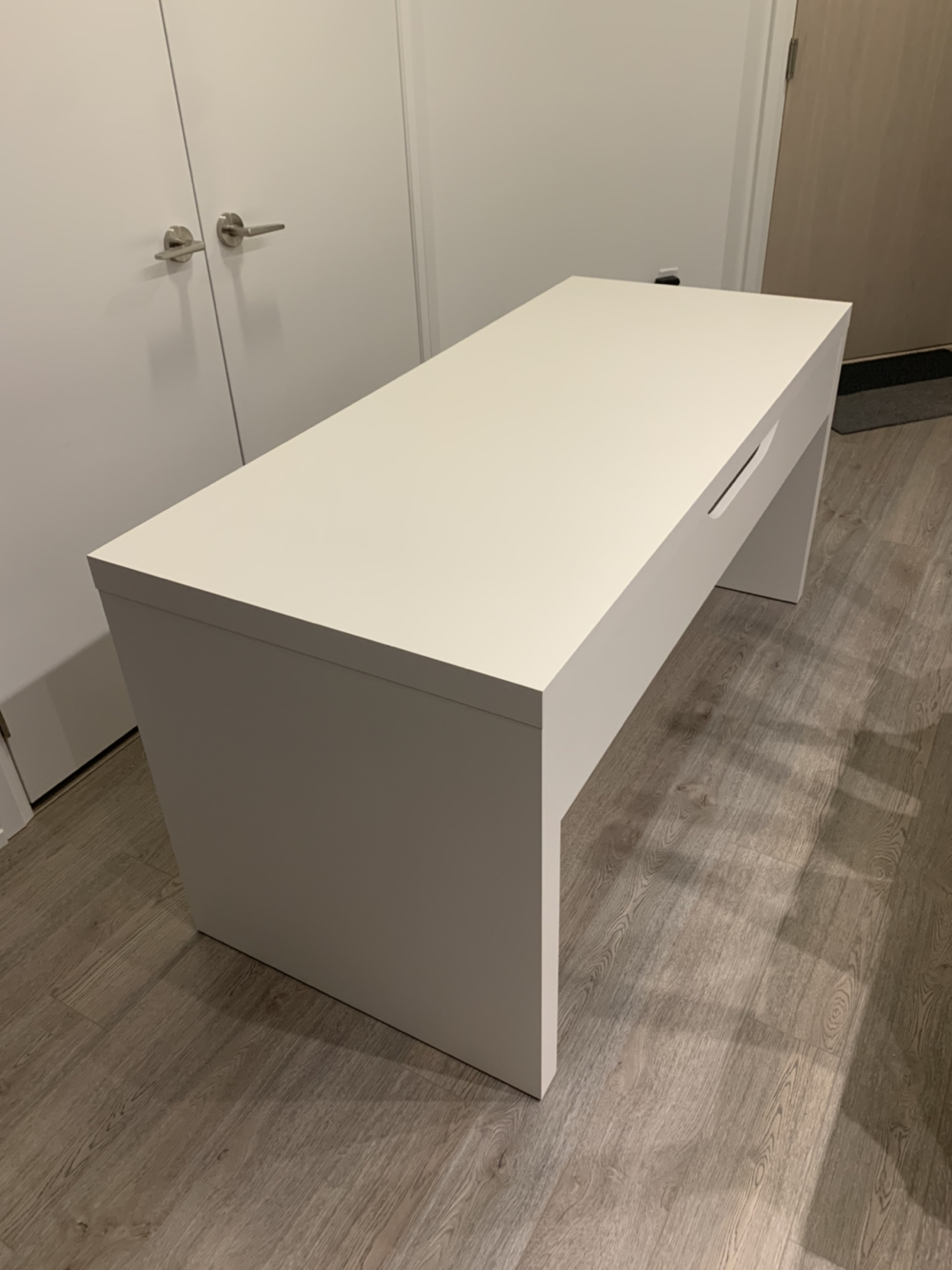 IKEA MALM DESK thumbnail