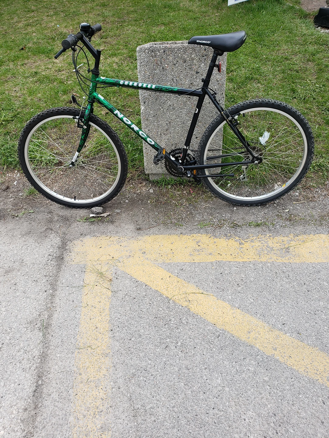 AMAZING NORCO ADULT MOUNTAIN BIKE thumbnail