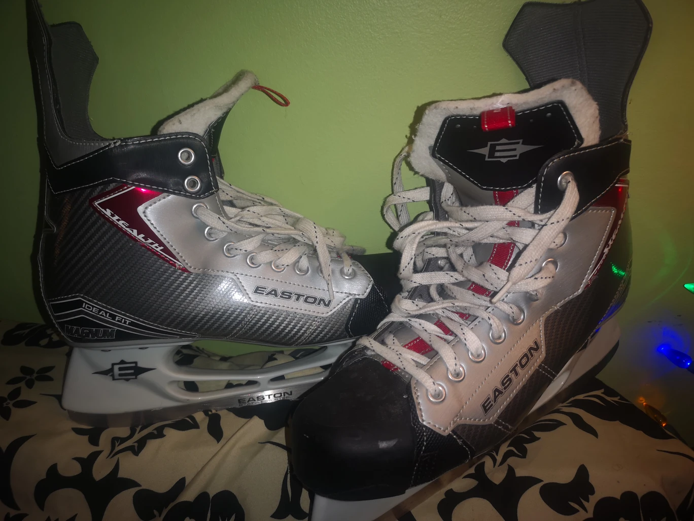 Men's  hockey skates.11 thumbnail