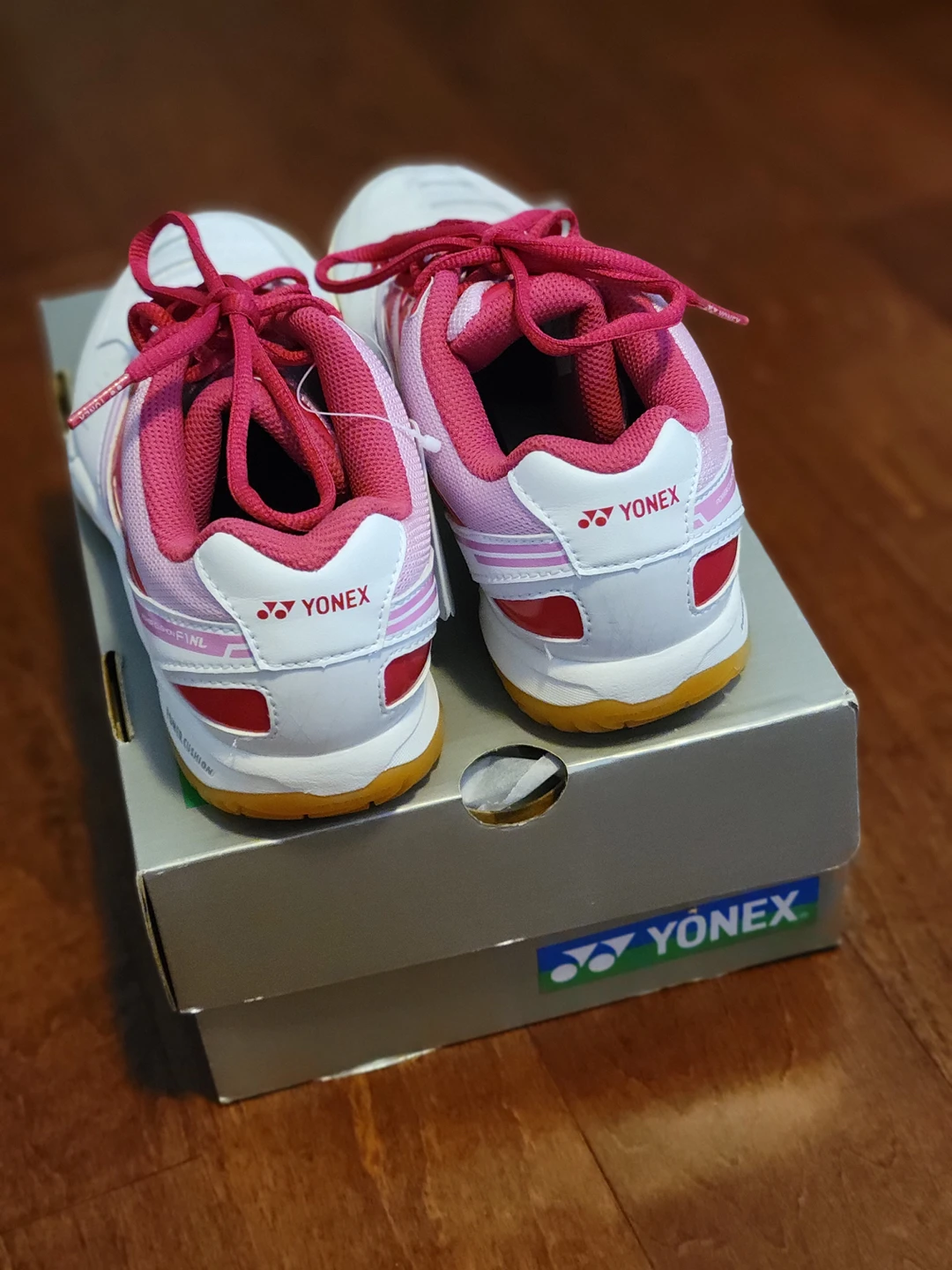 brand new Yonex badminton shoes image indicator(2)
