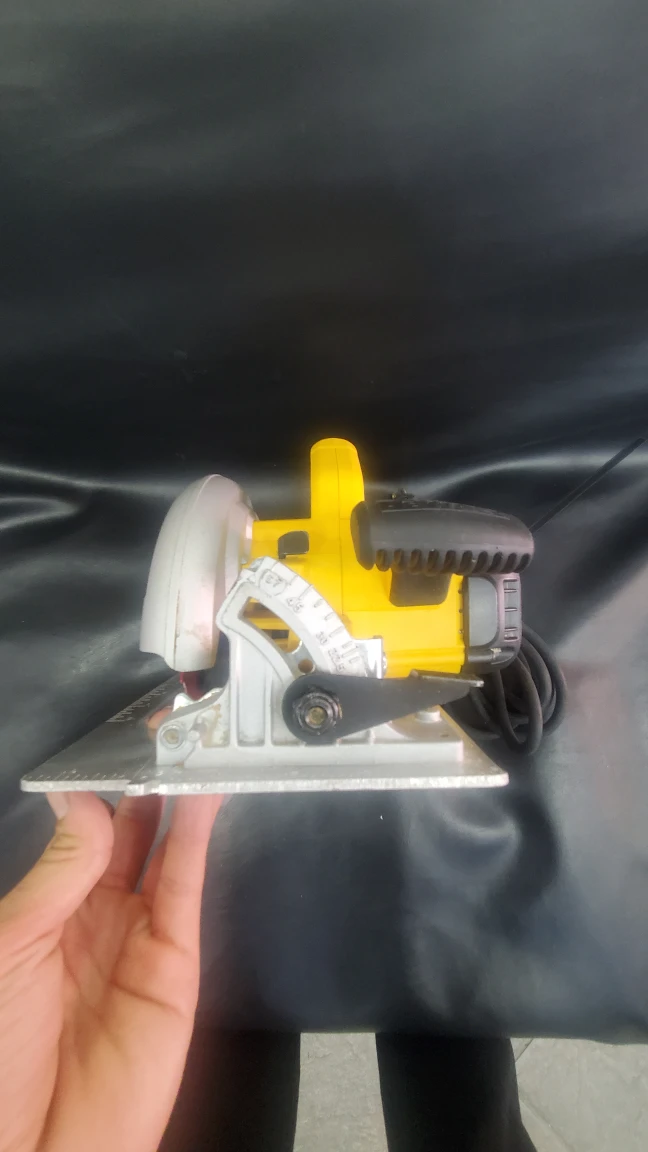 DeWALT DWE575 7-1/4" 15 Corded Lightweight Circular Saw Tool - photo 4