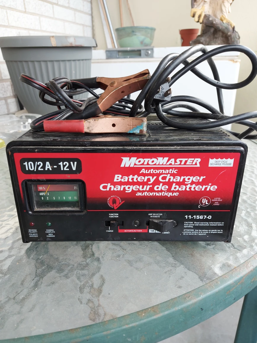 Motomaster Battery Charger