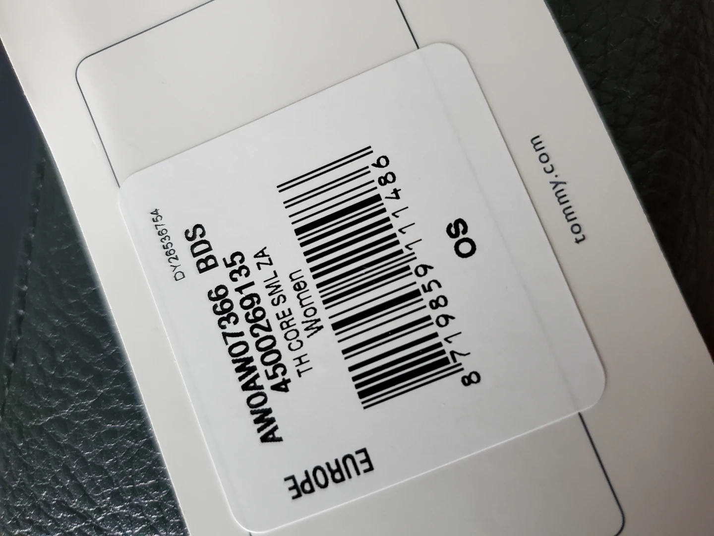 Brand New Tommy Hilfiger Leather Petite Wallet - photo 4