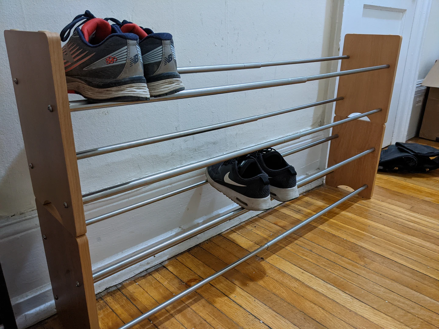 Sturdy Shoe rack, Expandable! (2x2 or 2x4) thumbnail