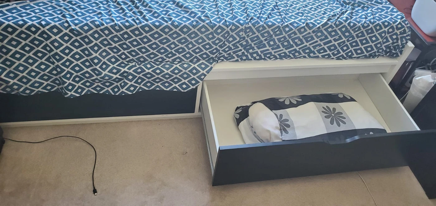 Single bed with mattress