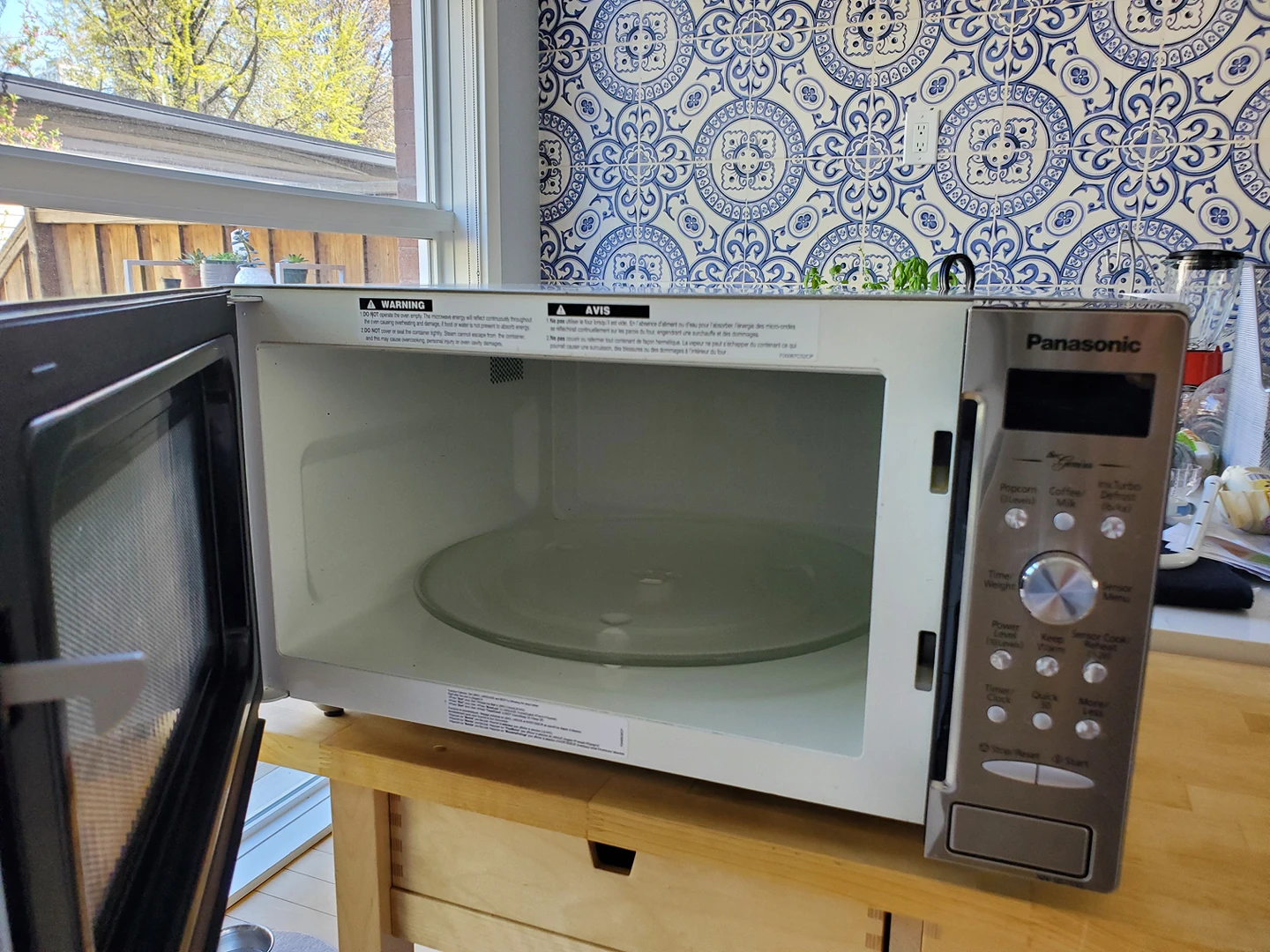 Panasonic Microwave Cyclone Inverter - photo 3