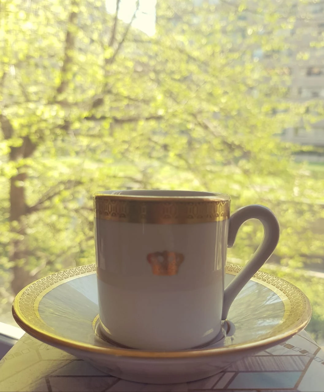 Three Espresso Cups White/Gold with Crown