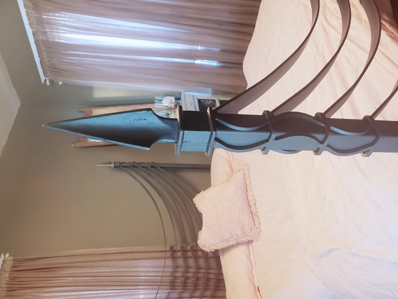 Pottery Barn iron bedframe Queen - photo 3