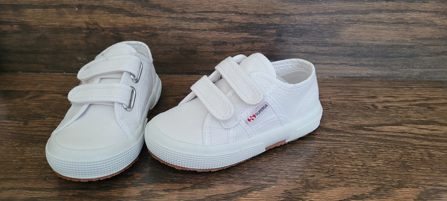BRAND NEW Superga Classic Sneakers (US 9.5 kids) - photo 3