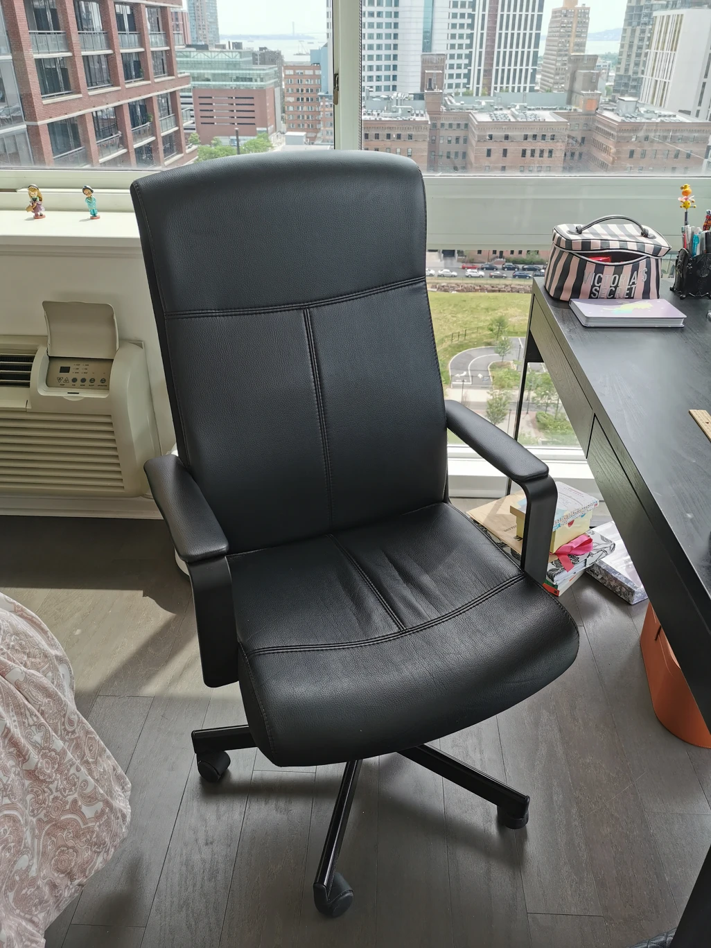 Ikea Desk + Faux Leather chair - photo 3