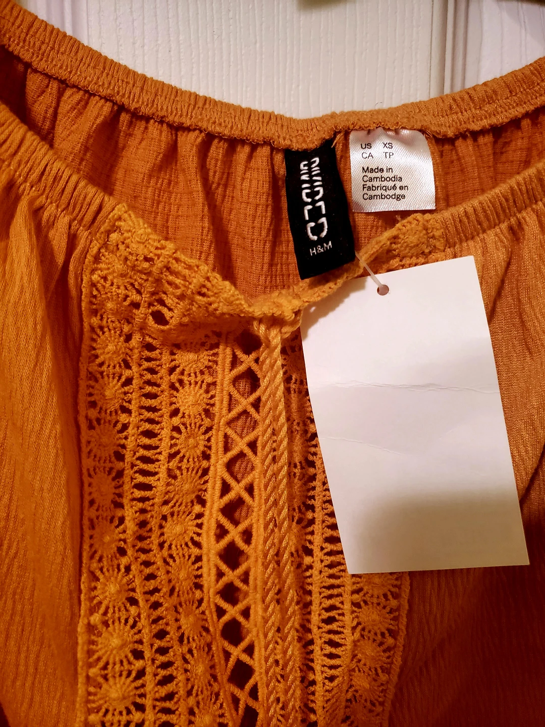 lululemon, marc by marc jacobs, guess and H&M Summer tops image indicator(8)