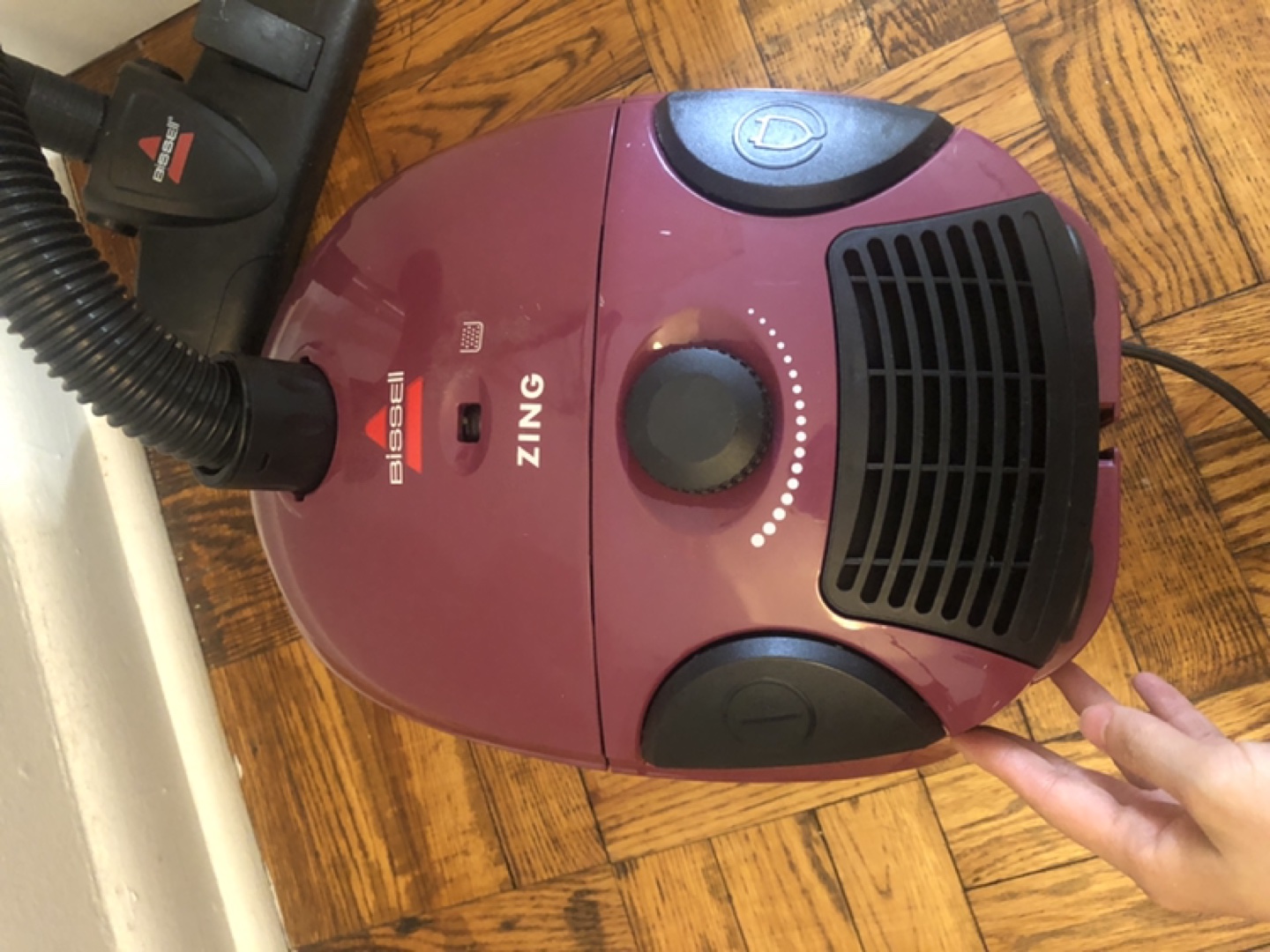 Bissell zing vacuum cleaner- with filters - photo 2