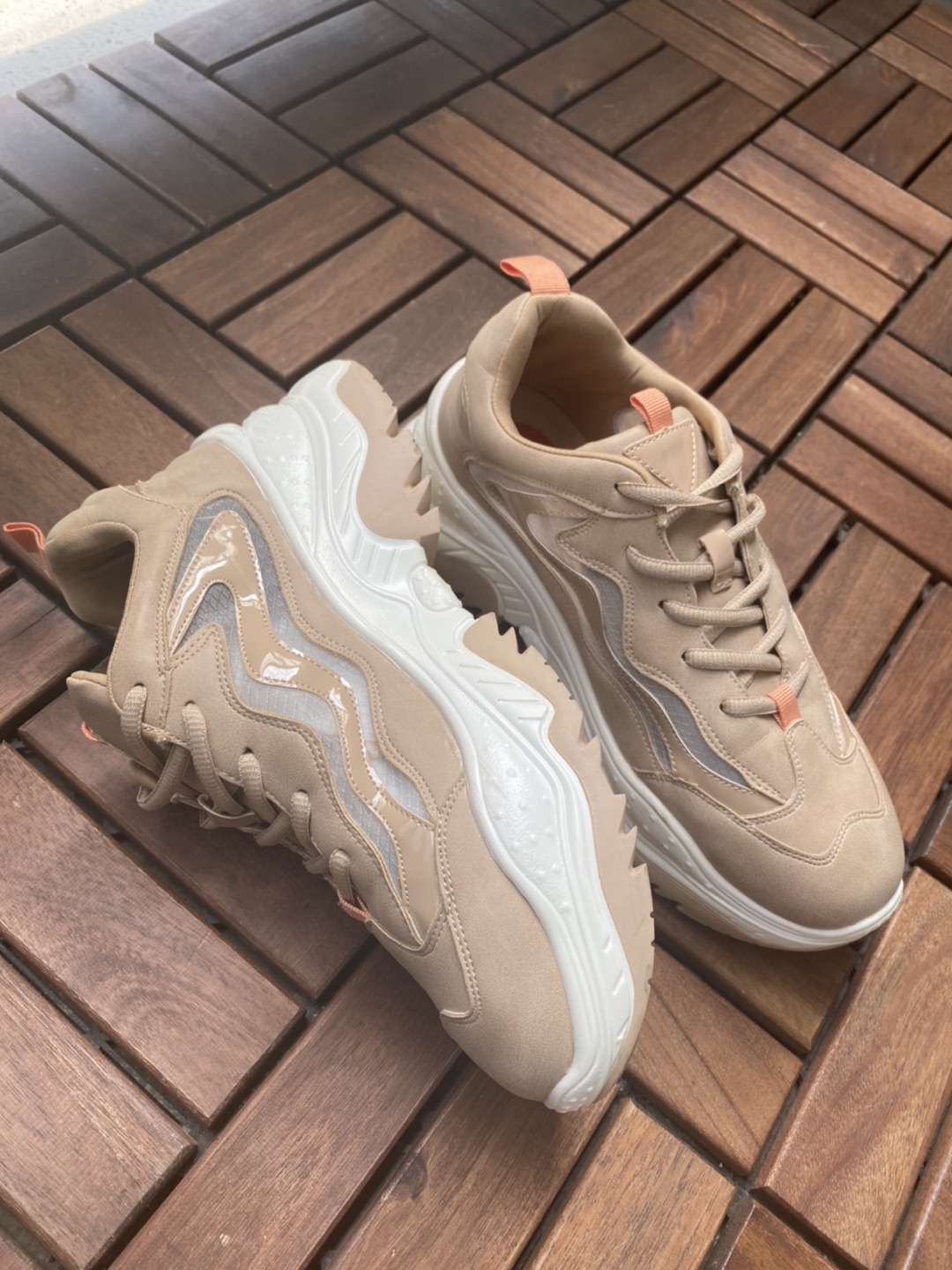 Chunky women sneakers thumbnail